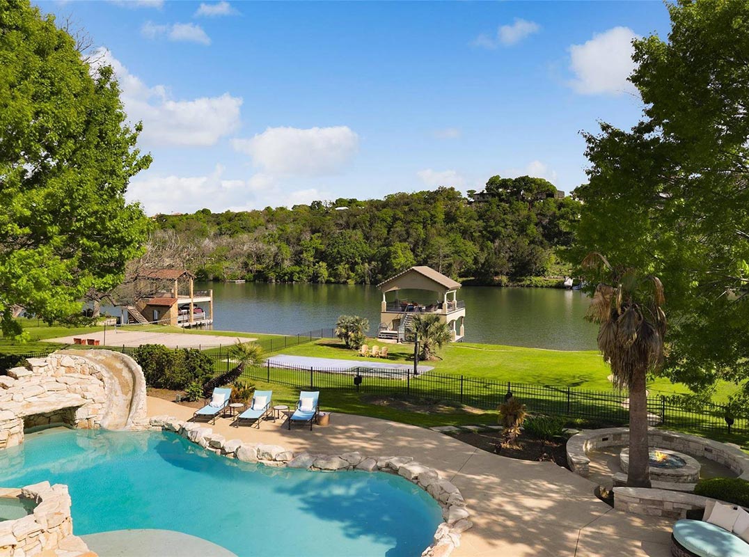  The Epitome Of Lakeside Luxury At This River Place Gem