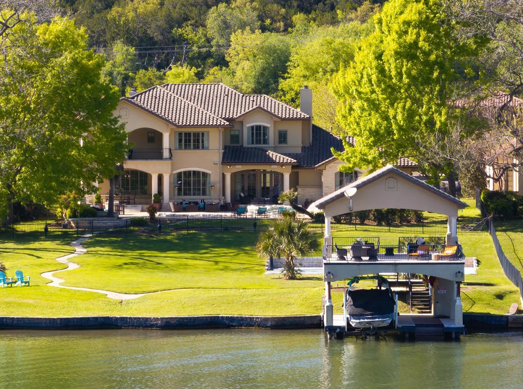  The Epitome Of Lakeside Luxury At This River Place Gem