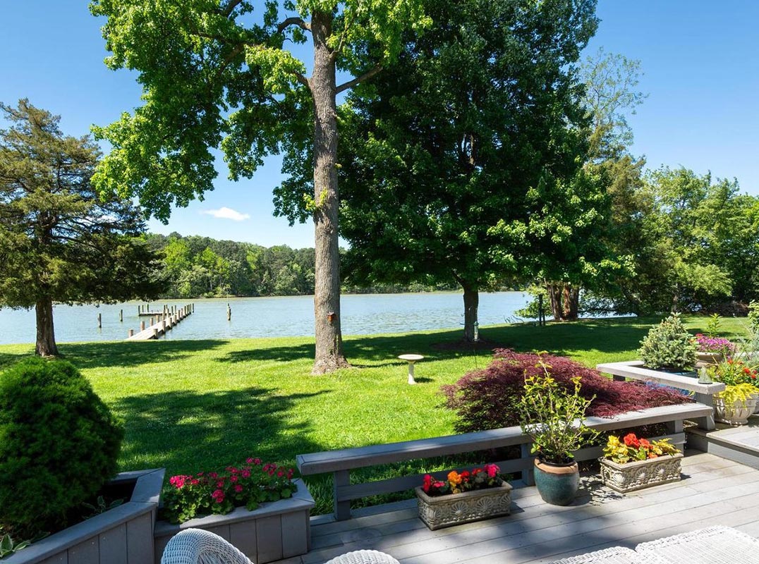 Discover Waterfront Living at its Finest! 