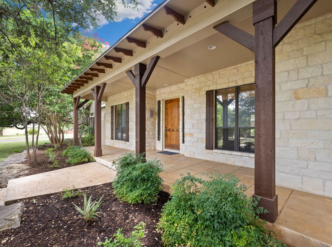 Unparalleled Charm And Luxury On An Oversized Corner Lot In Boerne